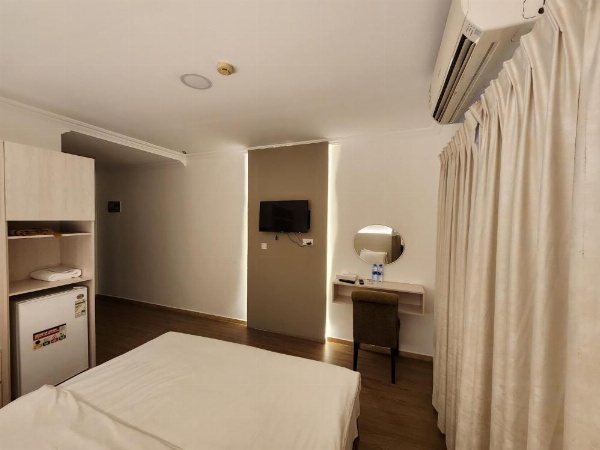 Sharjah International Airport Hotel image 10